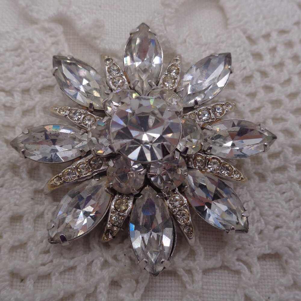 Vintage EISENBERG ICE Clear RHINESTONE Layered BROOCH 1 3/4"
